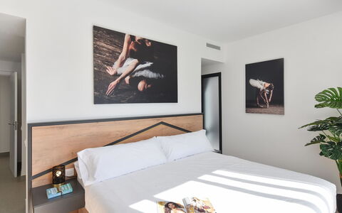 Las Yucas 2: Möbel, Interior Design, Bett, Schlafzimmer, Linens, Bettdecke, Bettrahmen, Komfort, Bedding, Kissen