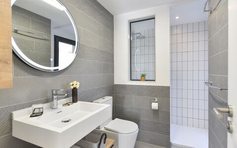 Las Yucas 2: Interior Design, Armatur, Flooring, Fussboden, Badezimmer, Toilette, Toilleten Sitz, Sinken, Badezimmerschrank, Zapfhahn