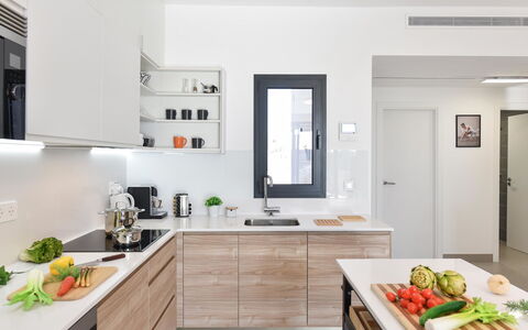 Las Yucas 2: Countertop, Küche, Möbel, Küchengerät, Cabinetry, Interior Design, Holz, Major Appliance, Flooring, Haushaltsgerät