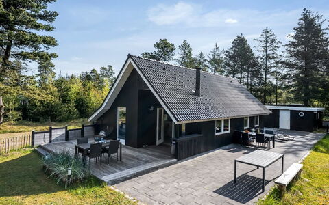 Ottil - 1.5Km from the Sea: Dach, Haus, Zuhause, Hütte, Tür, Abstellgleis, Deck, Veranda, Planke, Hartholz