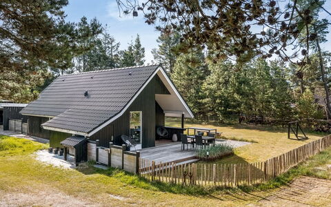 Ottil - 1.5Km from the Sea: Dach, Haus, Zuhause, Hütte, Tür, Abstellgleis, Deck, Veranda, Planke, Hartholz