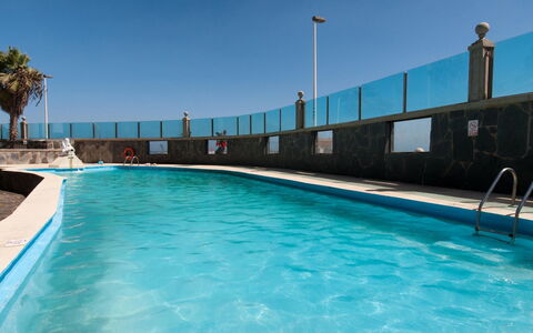 Aquarius 18: Gartenmöbel, Zuhause, Möbel, Tür, Tisch Im Freien, Stuhl, Küche & Esszimmer Tisch, Schatten, Balkon, Veranda