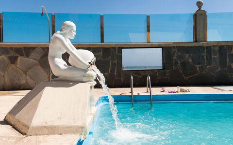 Aquarius 18: Gartenmöbel, Zuhause, Möbel, Tür, Tisch Im Freien, Stuhl, Küche & Esszimmer Tisch, Schatten, Balkon, Veranda