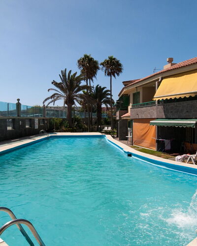 Aquarius 18: Gartenmöbel, Zuhause, Möbel, Tür, Tisch Im Freien, Stuhl, Küche & Esszimmer Tisch, Schatten, Balkon, Veranda