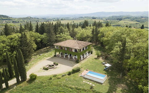 Villa Albertina: Gras, Baum, Strauch, Grundstueck, Einfach, Bauernhaus, Estate, Hütte, Rasen, Wiese