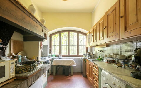 Villa Albertina: Küche, Interior Design, Holz, Flooring, Countertop, Möbel, Decke, Cabinetry, Beleuchtung, Fussboden