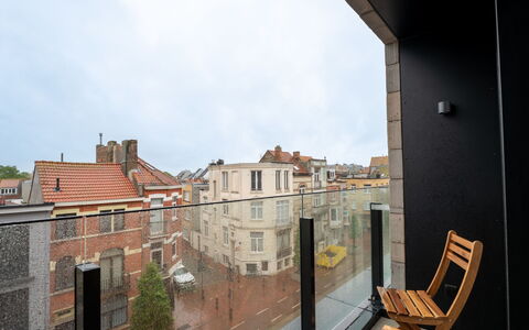 Elyana with Balcony: Wohngebiet, Wohnung, Urban Design, Verbundwerkstoff, Mischnutzung, Eigentumswohnung, Balkon, Daylighting