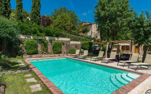 Antica Villa Della Lana: Schwimmbad, Resort, Garten, Verbundwerkstoff, Eco Hotel, Gartenmöbel, Schatten, Flagstone, Hinterhof, Water Feature