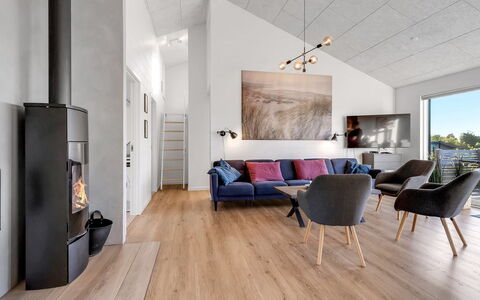 Finulf - 300M from the Sea: Estate, Schatten, Auffahrt, Bauernhaus