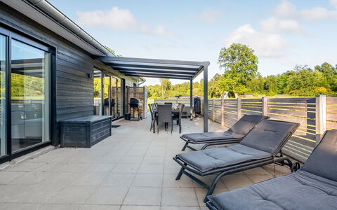 Finulf - 300M from the Sea: Estate, Schatten, Auffahrt, Bauernhaus