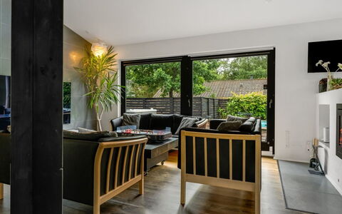 Ejnarine - 1.5Km from the Sea: Möbel, Interior Design, Flooring, Wand, Fussboden, Couch, Holz, Wohnzimmer, Decke, Holzboden