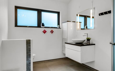 Ejnarine - 1.5Km from the Sea: Interior Design, Flooring, Armatur, Badezimmer, Fussboden, Decke, Zapfhahn, Badezimmerschrank, Spiegel, Installation