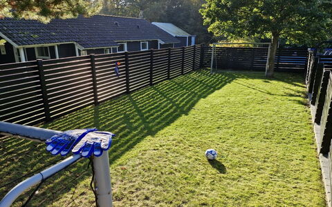Ejnarine - 1.5Km from the Sea: Zaun, Rasen, Garten, Home Fechten, Hinterhof, Garten, Schatten, Landscaping, Lattenzaun, Kunstrasen