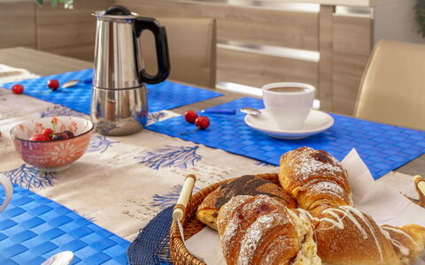 Suite Acquamare: Geschirr, Essen, Servierware, Tasse, Drinkware, Dishware, Möbel, Tabelle, Teller