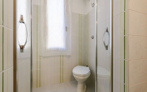 Suite Acquamare: Badezimmer, Armatur, Toilette, Toilleten Sitz, Flooring, Fussboden, Interior Design, Bad Sink, Installation, Sinken