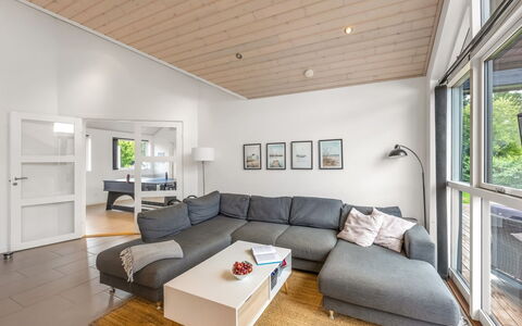 Smilla - 1.1Km from the Sea: Interior Design, Flooring, Couch, Holz, Decke, Möbel, Fussboden, Holzboden, Wohnzimmer, Zimmer