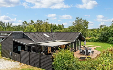 Smilla - 1.1Km from the Sea: Dach, Zuhause, Haus, Hütte, Abstellgleis, Estate, Bauernhaus, Garten, Veranda, Schatten