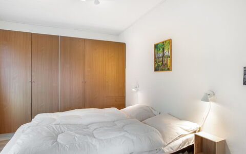 Kirsi - from the Sea: Möbel, Bett, Interior Design, Schlafzimmer, Wand, Flooring, Fussboden, Holz, Decke, Zimmer