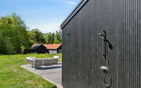 Tove - 350M from the Sea: Holz, Flooring, Interior Design, Fussboden, Möbel, Holzboden, Zimmer, Decke, Holzbeize, Hartholz