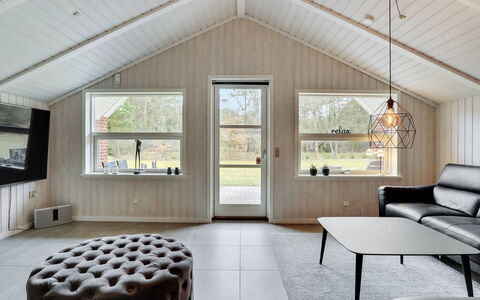 Rietrikki - 2.4Km from the Sea: Interior Design, Möbel, Decke, Holz, Light Fixture, Flooring, Couch, Wohnzimmer, Zuhause, Fussboden