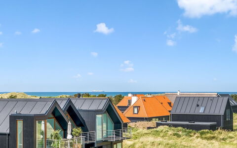 Anita - 575M from the Sea: Estate, Schatten, Auffahrt, Bauernhaus