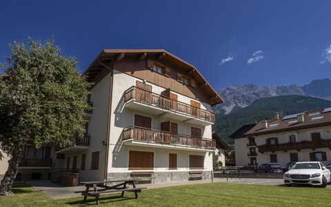 Bormio 16: Hügel, Gebirge, Zuhause, Bergstation, Senke, Balkon, Alpen, Grat, Bergdorf, Dorf