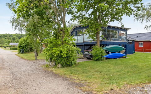 Gabriele - 50M from the Sea: Dach, Haus, Zuhause, Hütte, Abstellgleis, Estate, Auffahrt, Gartenbauten, Garten, Schuppen
