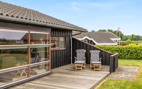 Ayda - 200M from the Sea: Haus, Zuhause, Dach, Wohngebiet, Hütte, Estate, Bauernhaus, Rasen, Landscaping, Abstellgleis