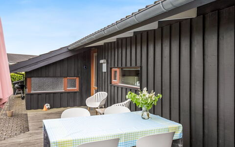 Ayda - 200M from the Sea: Haus, Zuhause, Dach, Wohngebiet, Hütte, Estate, Bauernhaus, Rasen, Landscaping, Abstellgleis