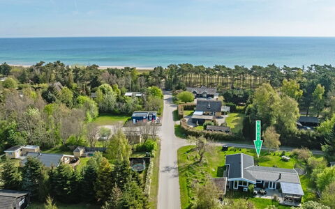 Bedrija - 100M from the Sea: Estate, Schatten, Auffahrt, Bauernhaus