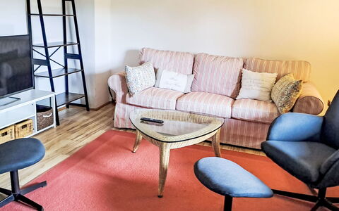 Nachtigall: Möbel, Interior Design, Flooring, Fussboden, Holz, Zimmer, Wohnzimmer, Stuhl, Teppich, Zuhause