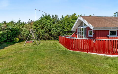 Hans - 1.2Km from the Sea: Holz, Zuhause, Veranda, Deck, Hartholz, Dach, Holzbeize, Holzboden, Eco Hotel