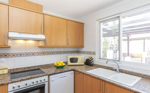 Palm Beach: Küche, Countertop, Major Appliance, Küchengerät, Spüle, Flooring, Interior Design, Cabinetry, Zuhause, Fussboden