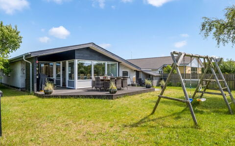 Yardila - 900M from the Sea: Estate, Schatten, Auffahrt, Bauernhaus