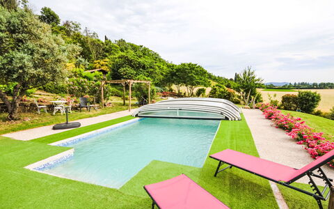 Douce Campagne: Garten, Gartenmöbel, Resort, Schatten, Freizeit, Rasen, Eco Hotel, Landscaping, Zelt, Park