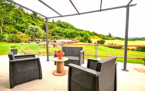 Douce Campagne: Garten, Gartenmöbel, Resort, Schatten, Freizeit, Rasen, Eco Hotel, Landscaping, Zelt, Park