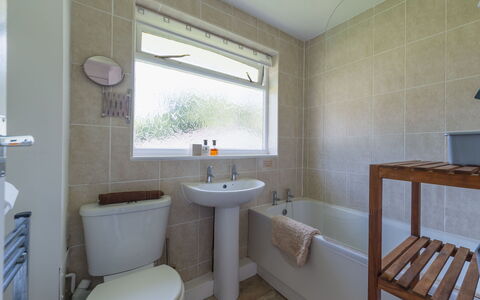 Bliss: Wand, Badezimmer, Flooring, Armatur, Fussboden, Interior Design, Installation, Zapfhahn, Toilette, Sinken
