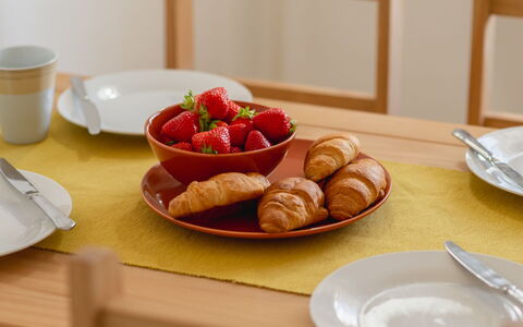 Bliss: Geschirr, Essen, Servierware, Dishware, Möbel, Tabelle, Teller, Obst