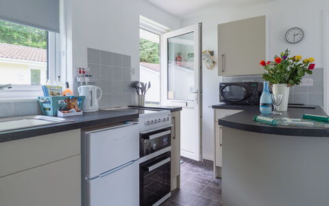 The Birches: Küchengerät, Küche, Countertop, Major Appliance, Haushaltsgerät, Interior Design, Herd, Cabinetry, Flooring, Herd