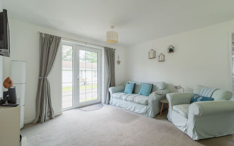 The Birches: Interior Design, Möbel, Decke, Flooring, Fussboden, Couch, Zuhause, Wohnzimmer, Zimmer, Wohnung