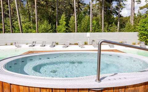Hölick Minichalet 4: Schwimmbad, Verbundwerkstoff, Resort, Freizeit, Design, Eco Hotel, Hotel, Water Feature, Jacuzzi, Fliese