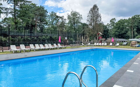 Boslodge: Schwimmbad, Freizeit, Erholung, Gartenmöbel, Resort, Schatten, Park, Freizeitzentrum, Ferienort, Urlaub