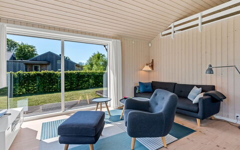 Kody - 400M from the Sea: Haus, Zuhause, Tür, Dach, Hütte, Estate, Garten, Schatten, Abstellgleis, Garten