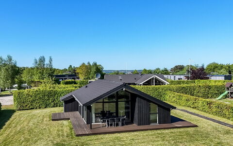 Kody - 400M from the Sea: Haus, Zuhause, Tür, Dach, Hütte, Estate, Garten, Schatten, Abstellgleis, Garten