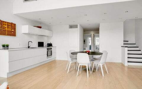 Anelle - 2.5Km from the Sea: Flooring, Interior Design, Möbel, Fussboden, Holz, Holzboden, Decke, Light Fixture, Küche, Beleuchtung