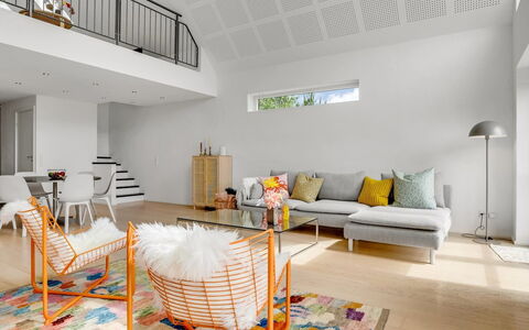 Anelle - 2.5Km from the Sea: Möbel, Interior Design, Flooring, Fussboden, Wand, Holz, Decke, Holzboden, Stuhl, Wohnzimmer