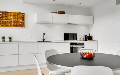 Anelle - 2.5Km from the Sea: Möbel, Interior Design, Küche, Flooring, Countertop, Cabinetry, Fussboden, Küchengerät, Holz, Decke