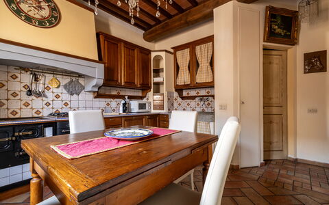 Portanuova Home, Colle Val D'elsa: Möbel, Interior Design, Flooring, Fussboden, Holz, Cabinetry, Decke, Küche, Zimmer, Countertop