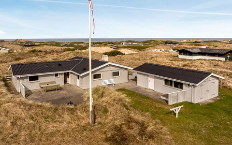 Fridgerd - 300M from the Sea: Holz, Zuhause, Veranda, Deck, Hartholz, Dach, Holzbeize, Holzboden, Eco Hotel