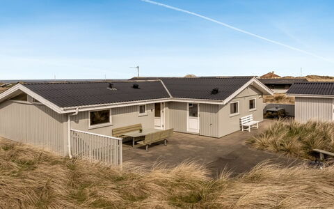 Fridgerd - 300M from the Sea: Holz, Zuhause, Veranda, Deck, Hartholz, Dach, Holzbeize, Holzboden, Eco Hotel